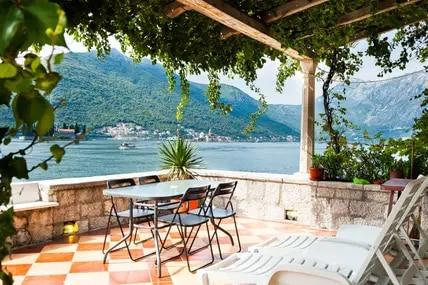 These are the 10 most popular Airbnb accommodations
