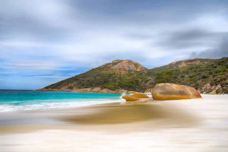 little beach e il masso