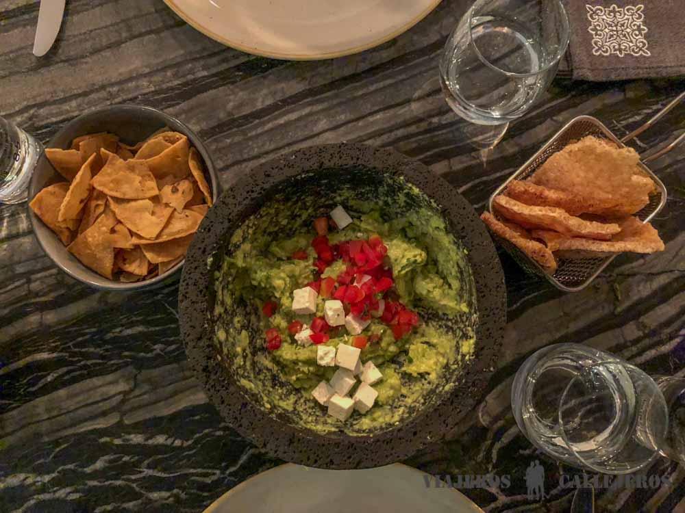 Guacamole a la mesa en el Balcón del Zócalo