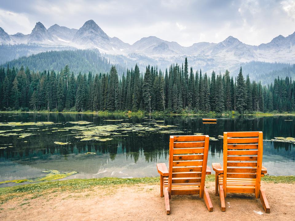 Island Lake See In Kanada (Rocky Mountains)